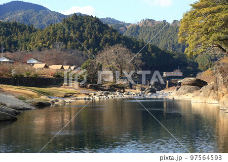 JR名松線　真見鉄橋と雲出川【三重県津市白山町真見】 97564593
