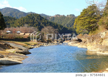 JR名松線　真見鉄橋と雲出川【三重県津市白山町真見】 97564601