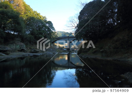 JR名松線　二雲橋と雲出川 ／ 雲出川八景【三重県津市白山町真見】 97564909