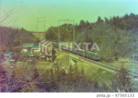 田園都市線・あざみ野－江田間を走る8500系6両編成、1979年3月25日、開発前後が実感できます 97565133