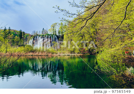 クロアチア　神秘の湖群　プリトヴィツェ 97565549