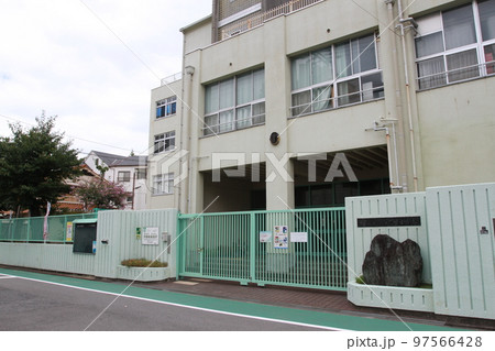 大阪府大阪市鶴見区にある「大阪市立みどり小学校」 大阪府大阪市鶴見区にある「大阪市立みどり小学校」 97566428