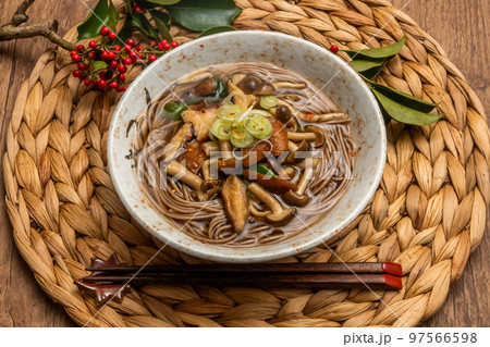 きのこそば Japanese noodles with mushrooms きのこそば Japanese noodles with mushrooms 97566598