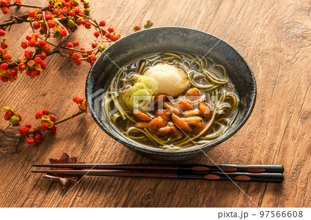 きのこそば Japanese noodles with mushrooms きのこそば Japanese noodles with mushrooms 97566608