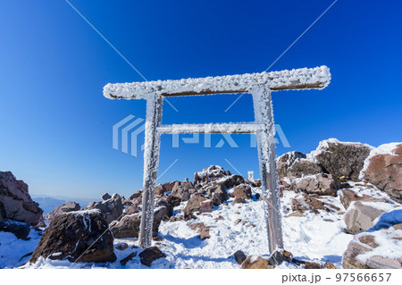 冬　那須岳山頂　ファンタジーのような雪景色 97566657
