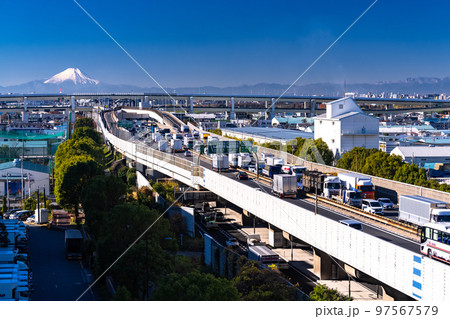 《埼玉県》美女木ジャンクションと富士山の風景・交通イメージ 97567579