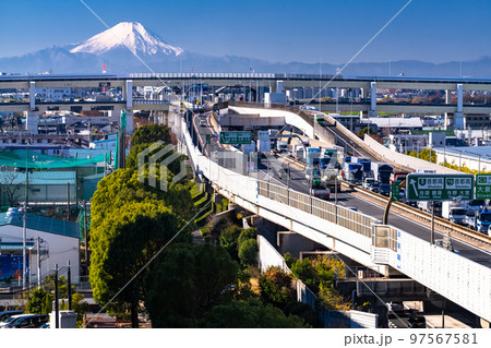 《埼玉県》美女木ジャンクションと富士山の風景・交通イメージ 《埼玉県》美女木ジャンクションと富士山の風景・交通イメージ 97567581
