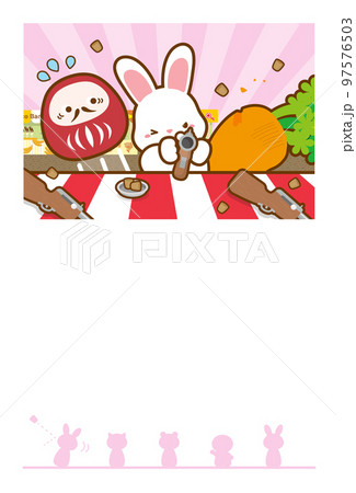 卯イラスト＿初詣のあとの縁日＿射的＿ピンク 97576503