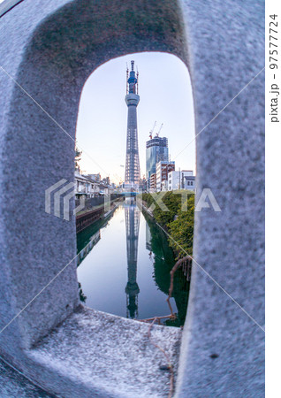 「東京都」建設中の東京スカイツリー・十間橋 「東京都」建設中の東京スカイツリー・十間橋 97577724
