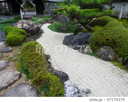大垣市郷土館の庭園(岐阜県大垣市)2022年10月 大垣市郷土館の庭園(岐阜県大垣市)2022年10月 97579376