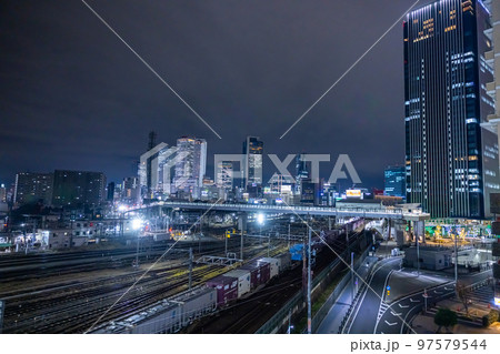 【愛知県】ささしまライブ駅周辺と名古屋駅方面のビル群の夜景 97579544