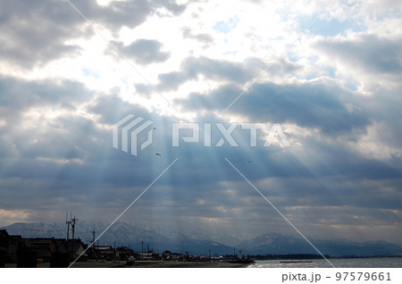 冬陽射す富山湾生地海岸 冬陽射す富山湾生地海岸 97579661