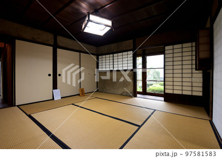 武家屋敷 入交家住宅内部 筒屋（三重県伊賀市） 97581583