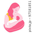 授乳クッションを使って授乳する幸せなママ 97581851