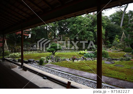 秋の金沢兼六園 秋の金沢兼六園 97582227