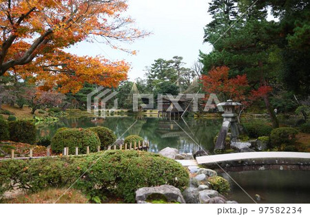 秋の金沢兼六園 97582234