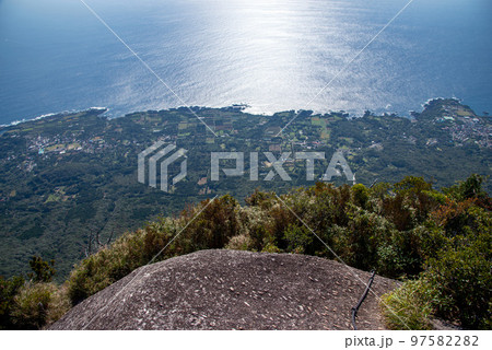 屋久島モッチョム岳山頂南側展望【本富岳】世界遺産の山 屋久島モッチョム岳山頂南側展望【本富岳】世界遺産の山 97582282