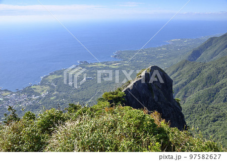 屋久島モッチョム岳山頂西側展望【本富岳】世界遺産の山 屋久島モッチョム岳山頂西側展望【本富岳】世界遺産の山 97582627