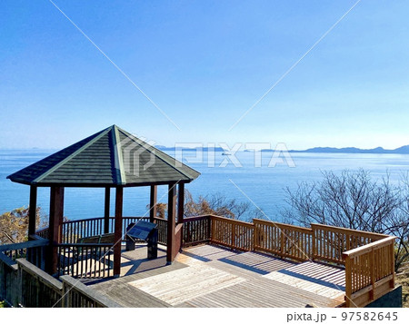赤穂御崎公園の展望台から臨む瀬戸内海の風景 兵庫県赤穂市 赤穂御崎公園の展望台から臨む瀬戸内海の風景 兵庫県赤穂市 97582645