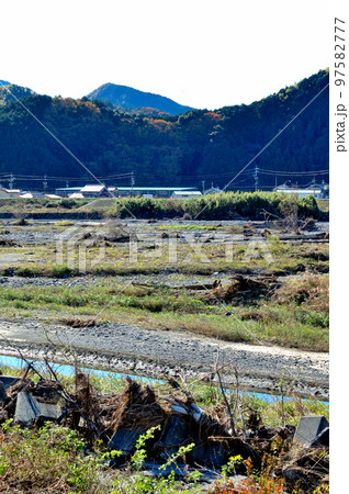 大水の被害残る藁科川 大水の被害残る藁科川 97582777