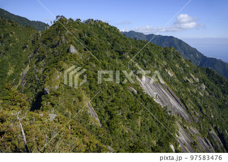 屋久島モッチョム岳山頂東側展望【本富岳】世界遺産の山 97583476