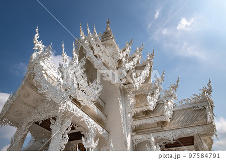 Wat Rong Khun (White Temple) タイ王国チェンライ Wat Rong Khun (White Temple) タイ王国チェンライ 97584791