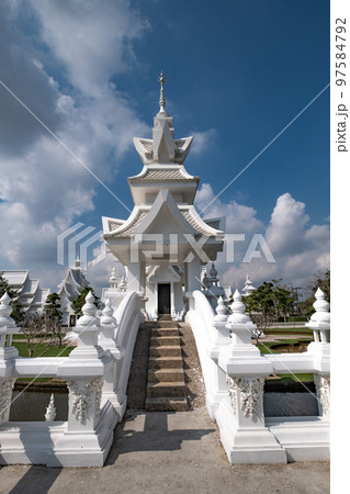 Wat Rong Khun (White Temple)　仏塔　タイ王国チェンライ 97584792