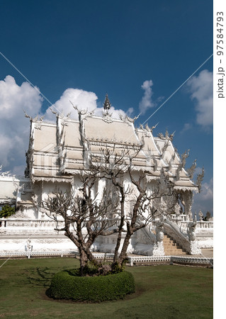 Wat Rong Khun (White Temple) タイ王国チェンライ Wat Rong Khun (White Temple) タイ王国チェンライ 97584793