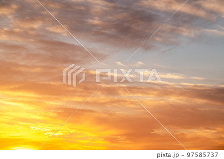 冬 夕焼け 夕暮れ 空 素材 【東京都】  97585737