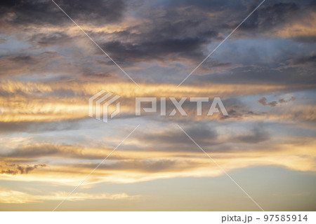 冬 夕焼け 夕焼け 空 イメージ 【東京都】 97585914
