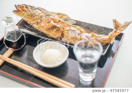 ホッケの丸焼きと日本酒 ホッケの丸焼きと日本酒 97585977