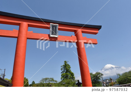 富士山本宮浅間大社、鳥居、静岡県富士宮市 97587032