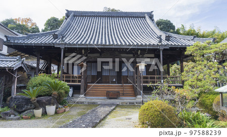 豊浦寺講堂跡に建つ向原寺の本堂【豊浦宮跡】／奈良県明日香村 97588239