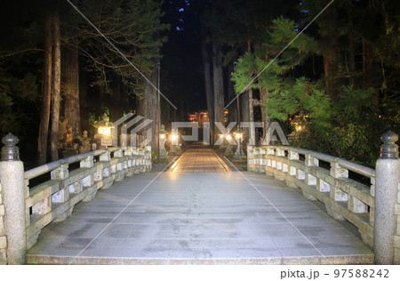 御廟橋・奥の院・高野山（和歌山県・高野町） 97588242