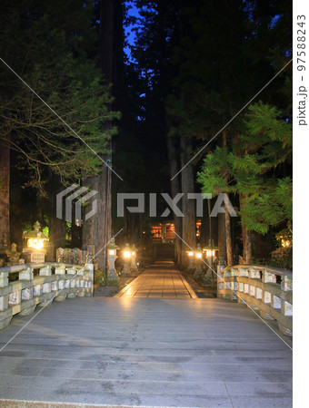 御廟橋・奥の院・高野山(和歌山県・高野町) 御廟橋・奥の院・高野山(和歌山県・高野町) 97588243