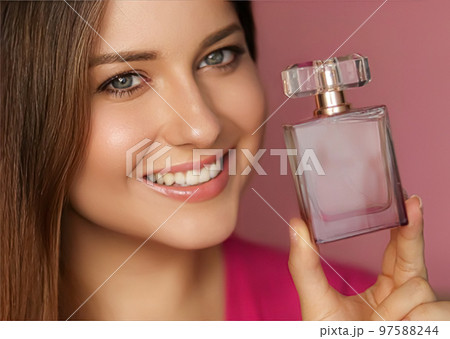 Image in makeup/skincare/fragrance collection by ️️  Produtos de  maquiagem, Produtos de maquilhagem, Bolsa de maquiagem