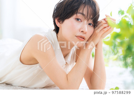 女性　ビューティー　美容　スキンケア　リビング 97588299