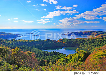 男鹿半島八望台からの眺望　二つ目潟と戸賀湾 97588892