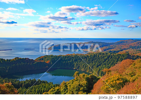 男鹿半島八望台からの眺望　二つ目潟と戸賀湾 97588897