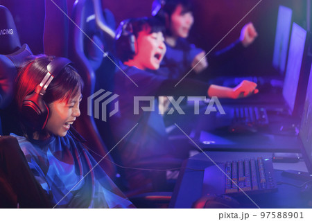 eスポーツ大会チーム戦勝利イメージ eスポーツ大会チーム戦勝利イメージ 97588901