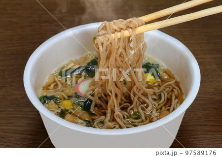 カップ麵(たぬき蕎麦) カップ麵(たぬき蕎麦) 97589176
