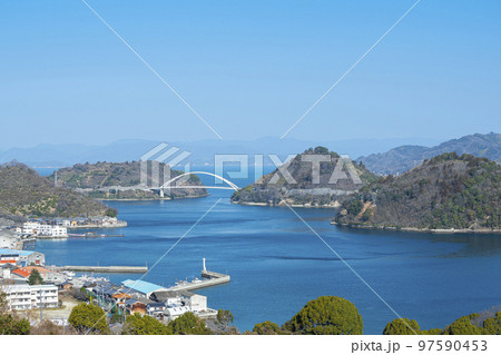 広島の御手洗地区から見た瀬戸内海の海と島々 広島の御手洗地区から見た瀬戸内海の海と島々 97590453