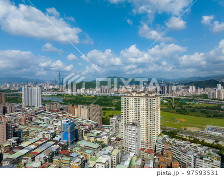 Drone fly over Taipei city 97593531