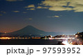 稲村ヶ崎から見た富士山と湘南の街 97593952