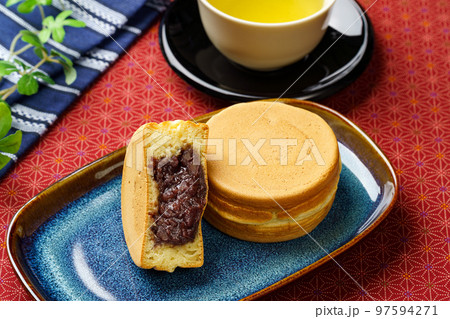 回転焼きとお茶 97594271