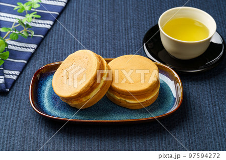 回転焼きとお茶 97594272
