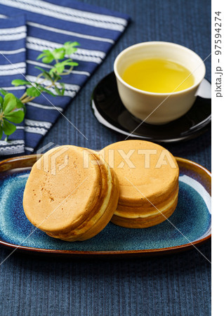 回転焼きとお茶 97594274