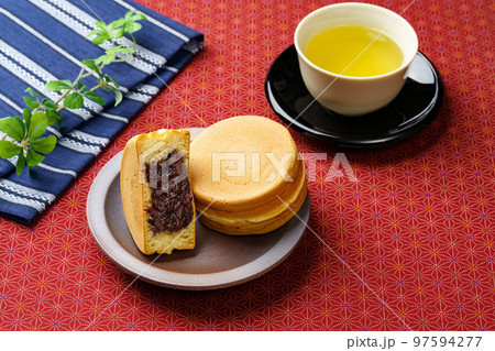 回転焼きとお茶 97594277