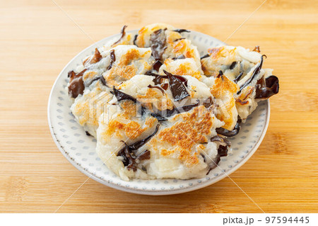 和食器に盛った自家製きくらげ天 97594445