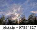 幸運の前触れの彩雲 97594827